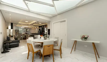 Sobrado para venda com 4 quartos, sendo 4 suítes, 200m²