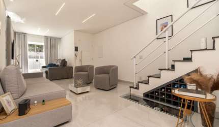 Sobrado para venda com 2 quartos, sendo 2 suítes, 114m²
