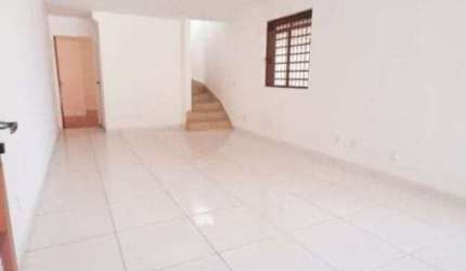 Casa tipo para venda com 5 quartos, sendo 2 suítes, 120m²