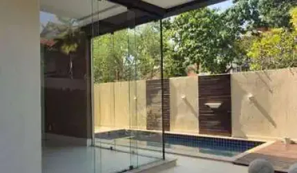 Espaçosa casa de alto padrão em condomínio exclusivo na Barra da Tijuca – condomínio Jardim Nova Barra