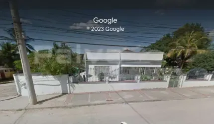 Ótima casa, em 02 lotes + 01 posse, com Varanda, suíte e lazer