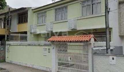 Excelente oportunidade - Casa Duplex