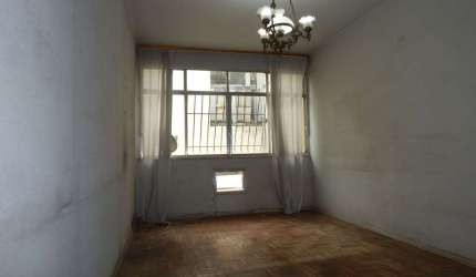 Apartamento 02 quartos, com vaga, no Centro de Niterói