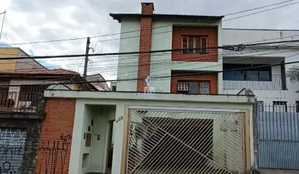 Sobrado à venda em São Paulo, Vila Nivi.