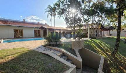 Casa de Madeira Térrea à Venda em Terreno de 2.043,90m² Condomínio Maison Blanche - Valinhos / SP