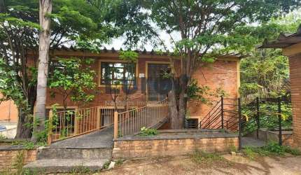 Prédio com 3 salas em Zoneamento Industrial para Locação - Valinhos / SP