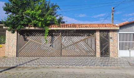 Casa isolada, 3 dromitórios com 1 suíte - Vila Caiçara