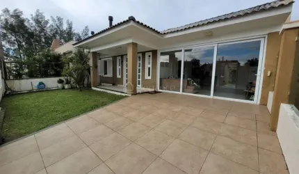 Casa com 3 quartos à venda na Rua Dos Girassóis, 966, Noiva Do Mar, Xangri-Lá por R$ 670.000