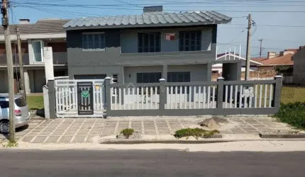 Casa com 5 quartos à venda na Beira Mar, 161, Rainha do Mar, Xangri-Lá por R$ 795.000