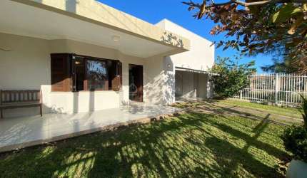 Casa com 3 quartos à venda na Das Begônias, 844, Noiva Do Mar, Xangri-Lá por R$ 850.000