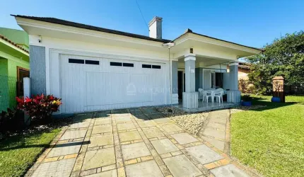 Casa com 3 quartos à venda na Avenida Norte, 412, Noiva Do Mar, Xangri-Lá por R$ 750.000