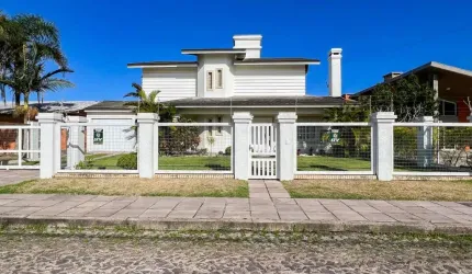 Casa com 5 quartos à venda na Rua Inambuí, 615, Atlântida, Xangri-Lá por R$ 1.590.000