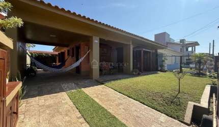 Casa com 3 quartos à venda na Dálias, 61, Noiva Do Mar, Xangri-Lá por R$ 690.000