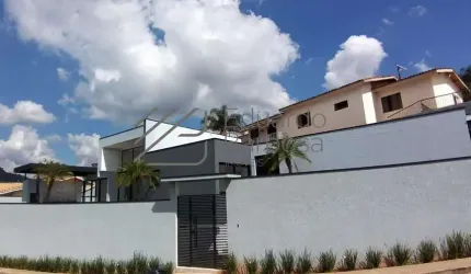 Casa à Venda em Atibaia/SP
