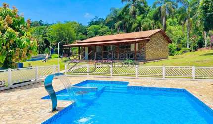 Chácara com Piscina em Mairiporã/SP
