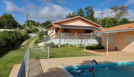 Chácara com Piscina à Venda em Atibaia/SP