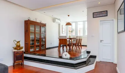 Atraente casa tipo para venda com 4 quartos, sendo 1 suíte, 390m²