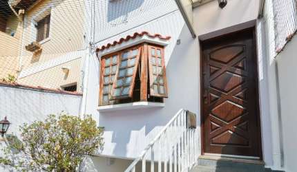 Versátil casa tipo para venda com 3 quartos, sendo 1 suíte, 123m²