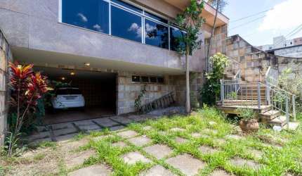 Atraente casa tipo para venda com 3 quartos, sendo 1 suíte, 280m²