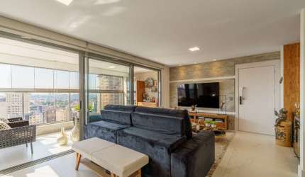 Confortável apartamento tipo para venda com 2 quartos, sendo 1 suíte, 167m²