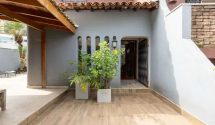 Deslumbrante sobrado para venda com 3 quartos, sendo 1 suíte, 220m²