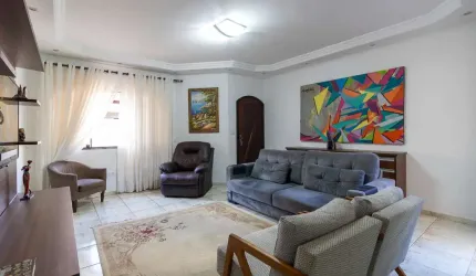 Funcional sobrado para venda com 3 quartos, sendo 1 suíte, 269m²