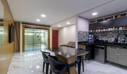 Versátil casa tipo para venda com 2 quartos, sendo 1 suíte, 98m²