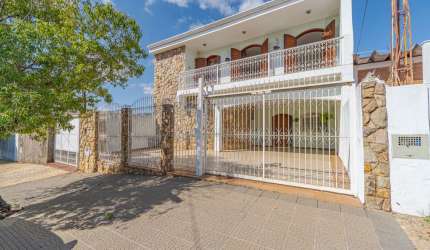 Excelente casa tipo para venda com 4 quartos, sendo 1 suíte, 248m²