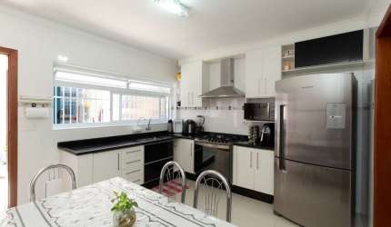 Elegante sobrado para venda e locação com 2 quartos, 143m²