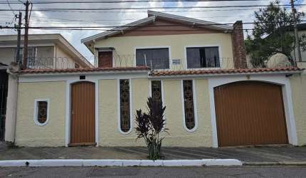 Sensacional casa tipo para venda com 5 quartos, sendo 2 suítes, 219m²