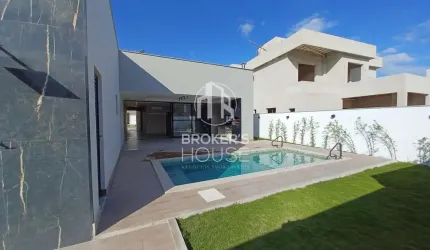 Casa linear à venda  3 quartos sendo 1 suíte, 4 vagas de garagem , Jacuhy, Serra, ES