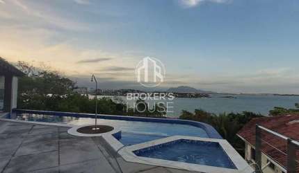 Casa no Morro do Moreno com vista deslumbrante para o mar