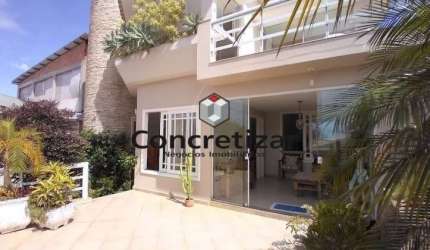 Imperdível casa à venda em Anchieta-ES, com 3 quartos, 1 suíte, 2 salas, 2 banheiros, 2 vagas de garagem e 350,00 m² de área.