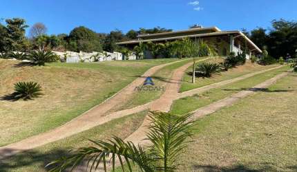 Casa à Venda com 4 quartos, 3 banheiros
