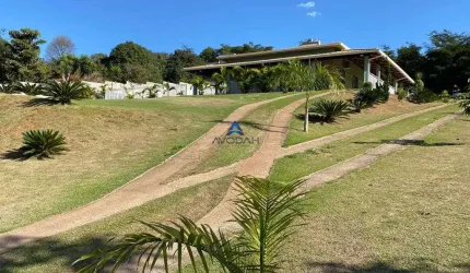 Casa à Venda com 4 quartos, 3 banheiros