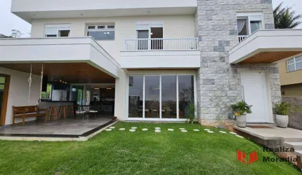 Casa a venda em Embu das Artes.