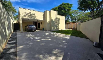 Casa com 4 dormitórios - 1 suíte - piscina - Chácara Canta Galo