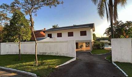 Casa de Condomínio com 4 Quartos e 5 banheiros à Venda