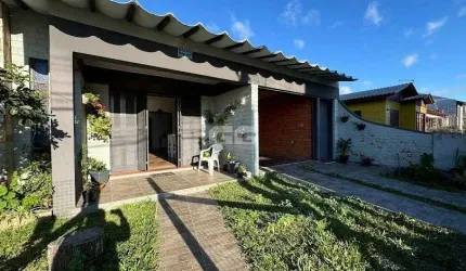 Cidreira-Casa ampla, no centro da cidade ao lado da concha acústica!