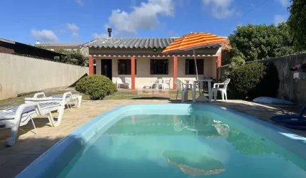 CIDREIRA - CASA 3 DORMITÓRIOS, PISCINA E AMPLO PÁTIO