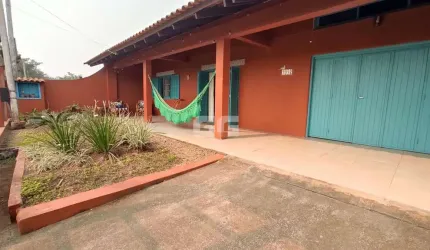 Excelente imóvel com piscina a uma quadra do mar!