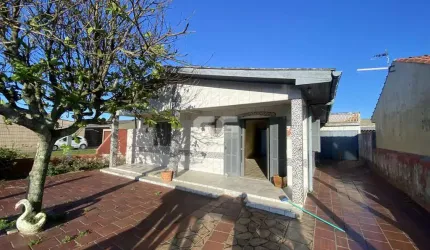 CASA DE 3 DORM PRÓXIMA AO MAR