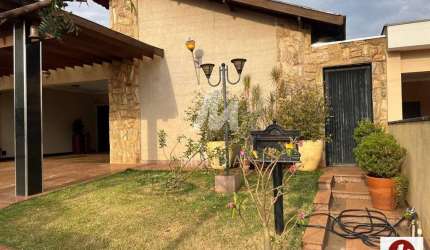 Casa (térrea em condominio) 4 dormitórios/suite, cozinha planejada, portaria 24hs, lazer, espaço gourmet, em condomínio fechado