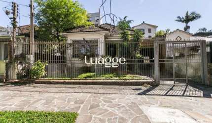 Casa para Venda - 198m², 3 dormitórios, sendo 1 suites, 4 vagas - Petrópolis