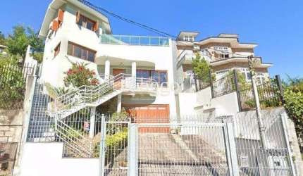Casa para Venda - 279m², 3 dormitórios, sendo 1 suites, 4 vagas - Teresópolis