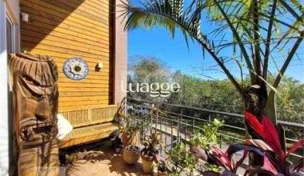 EXCELENTE CASA COM 3 DORMITÓRIOS, 1 SUÍTE E VAGA DE GARAGEM PARA 3 CARROS.