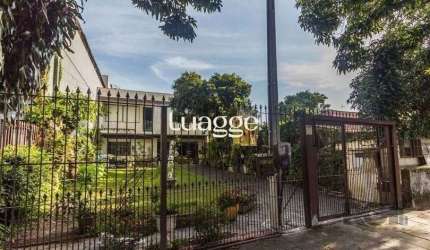Casa 250m² - 5 dormitórios, 2 suítes e 4 vagas no bairro Santa Maria Goretti