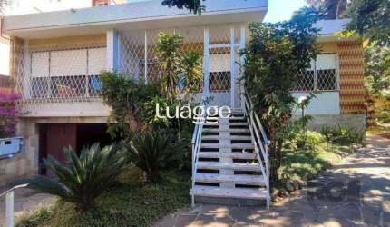 Excelente casa de 290m² com 4 dormitórios e 4 vagas