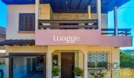 Excelente casa de 240m² com 4 dormitórios e 2 vagas.