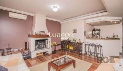 Casa de 329m² - 4 dormitórios, 1 suíte, 6 vagas no bairro Vila Jardim